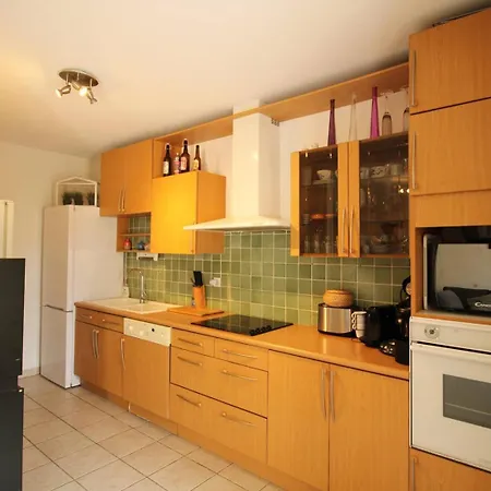 Carbau Maisonnette Pour 8 Personnes Dans Privee Avec Piscine A Apartment Carqueiranne