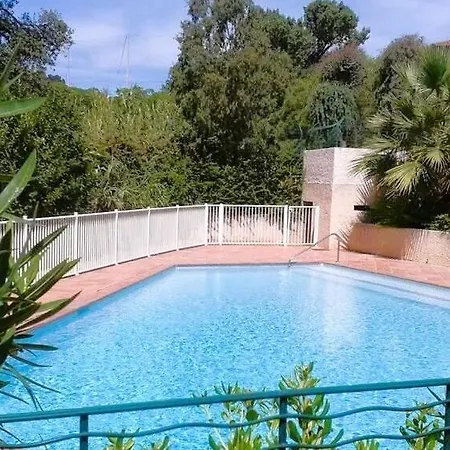 Carbau Maisonnette Pour 8 Personnes Dans Privee Avec Piscine A Apartment